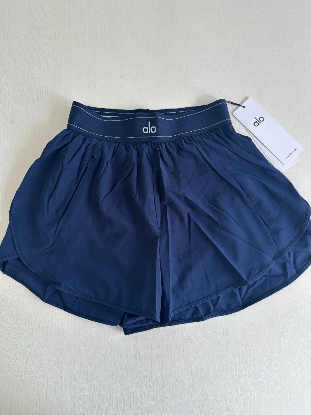 Women's ALO Yoga short athletic pants/yoga pants Size S